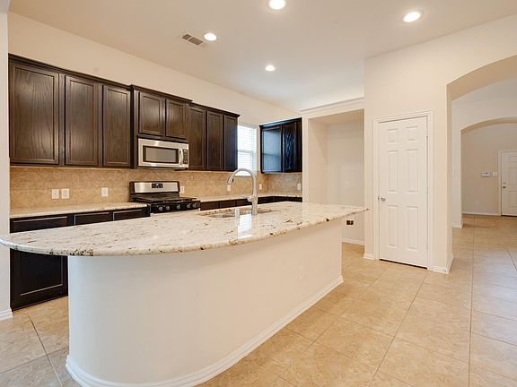 3rd image of 5221 Pinewood Dr