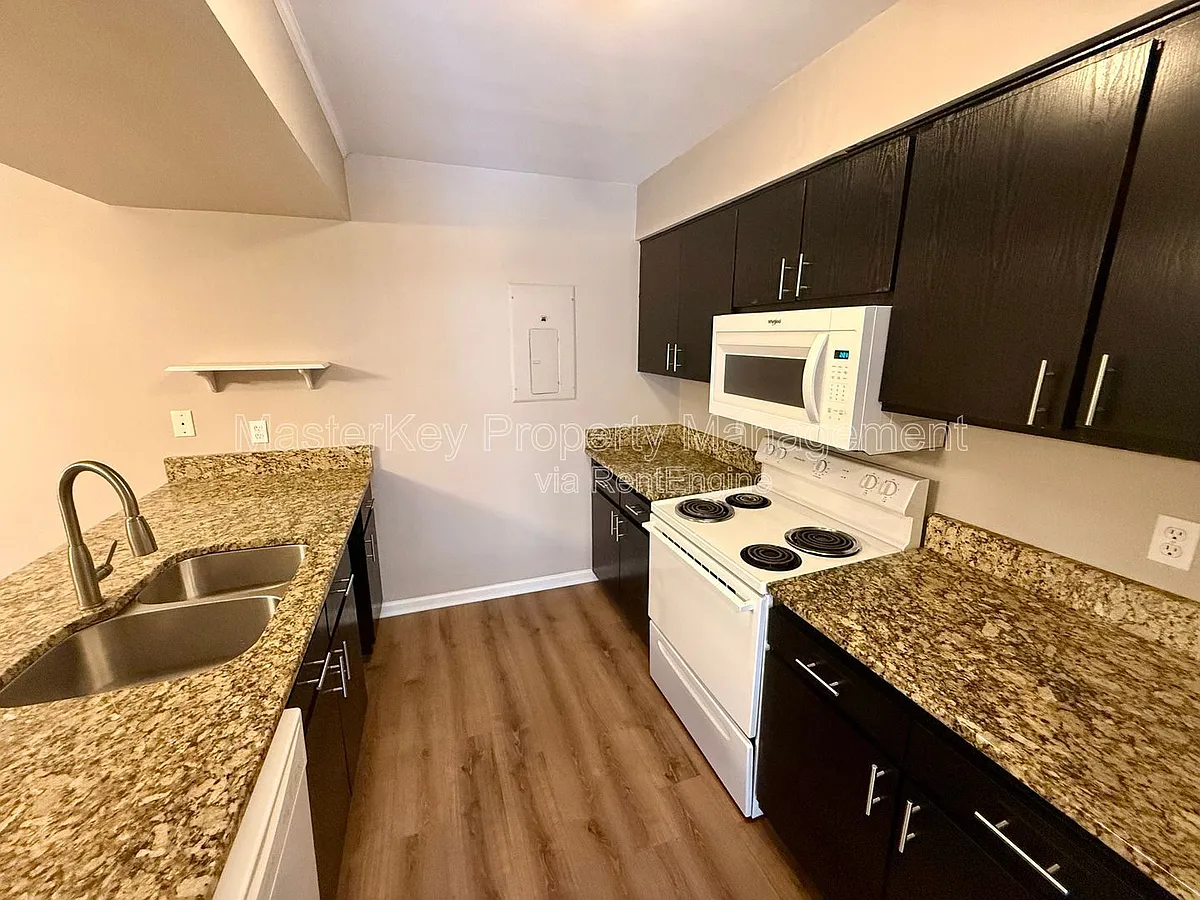 Building Photo - 104 Finley Forest Dr