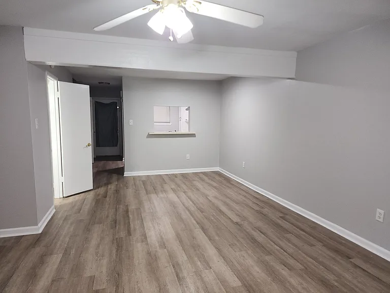 820 Meadow Glen Ave #D — Photo 9