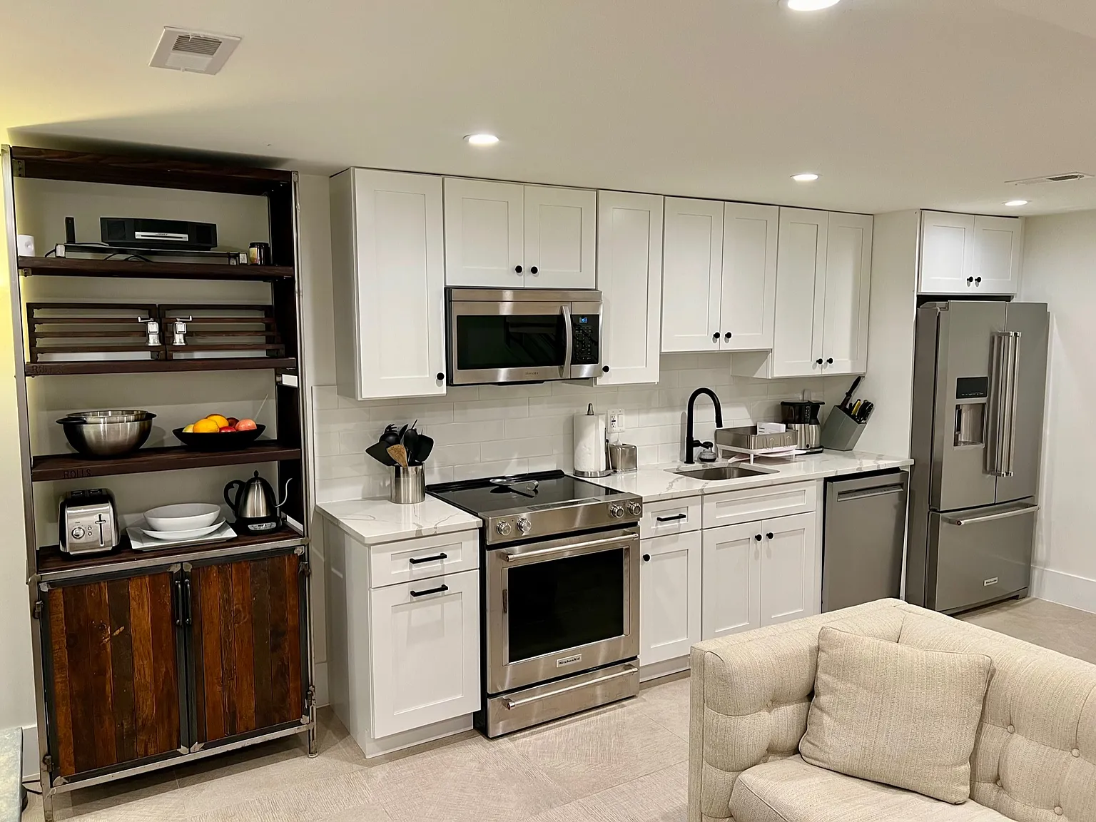 2 bed, 900 sqft, $2,400 — Photo 2