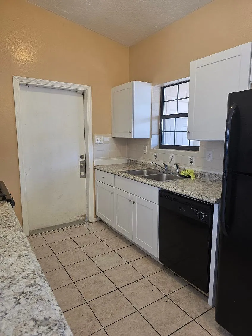3 bed, 1200 sqft, $1,795 — Photo 4