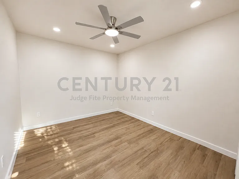 300 Lamesa Ct — Photo 27