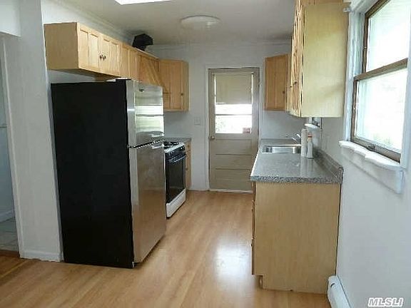 2nd image of 12 Arlyn Dr