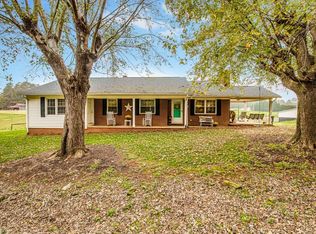 825 Tom Hunter Rd, Pilot Mtn, NC 27041