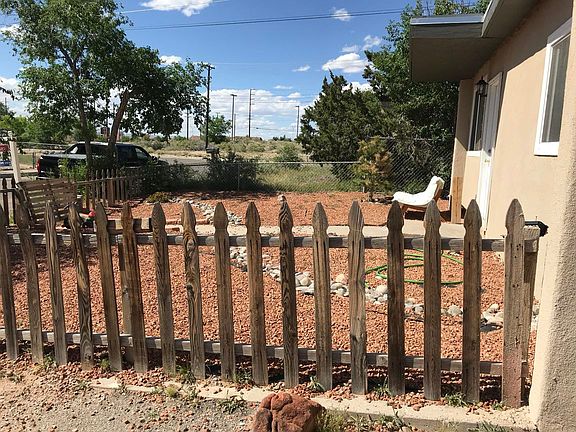 4th image of 2504 Mesa Dr SE