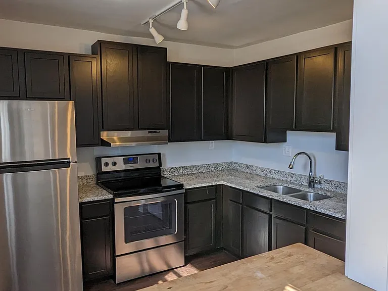 52 1/2 E 5th Ave #D — Photo 4