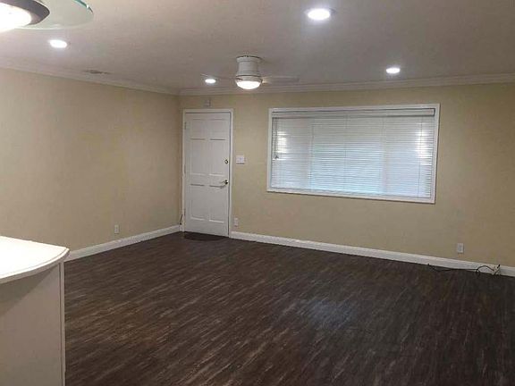 Ceiling fan/light plus recessed lights make the living room bright and airey