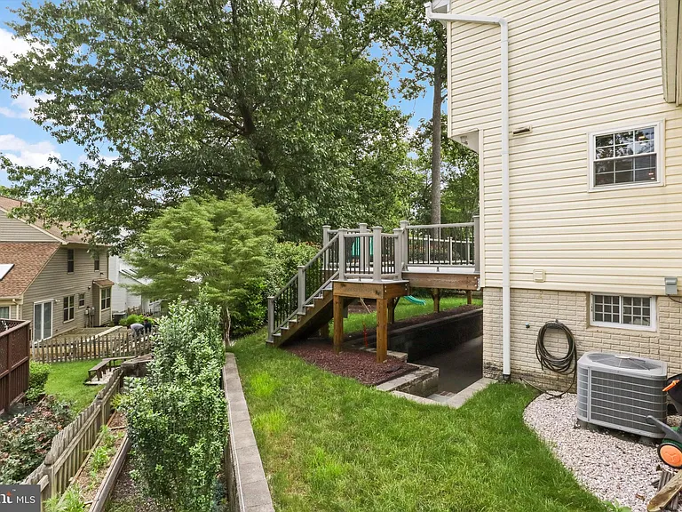 3818 Marquis Pl — Photo 35
