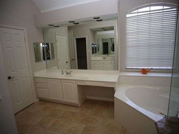 5th image of 4414 Courtney Ln