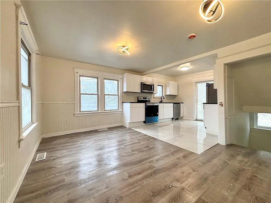 2 bed, 2.0 bath, 850 sqft, $1,995 — Photo 4