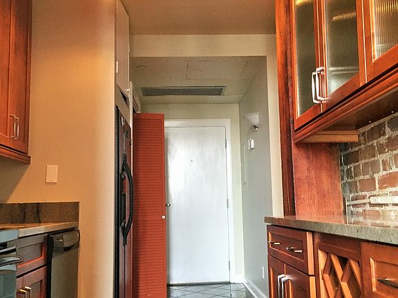 4th image of 1107 S Peters St APT 309