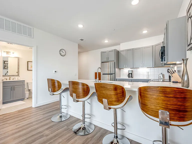 East 9th Apartments — Photo 8