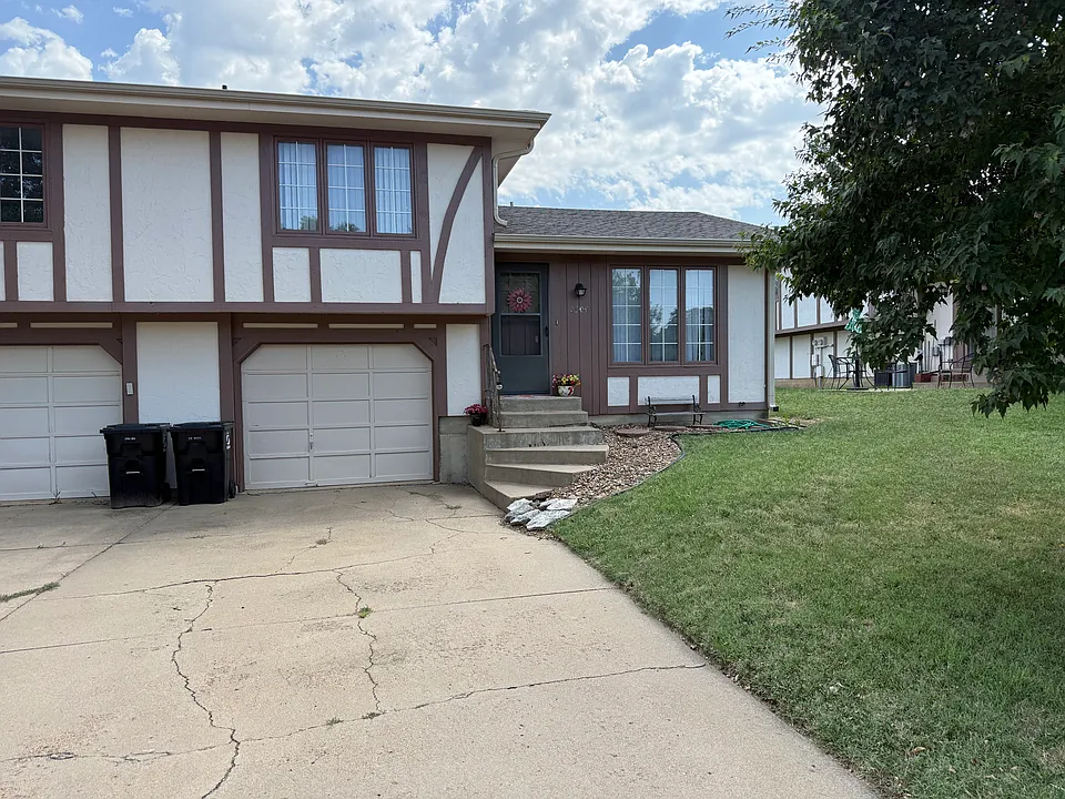 2304 Applewood Ln