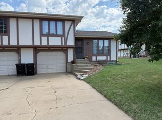 2304 Applewood Ln, Salina, KS 67401