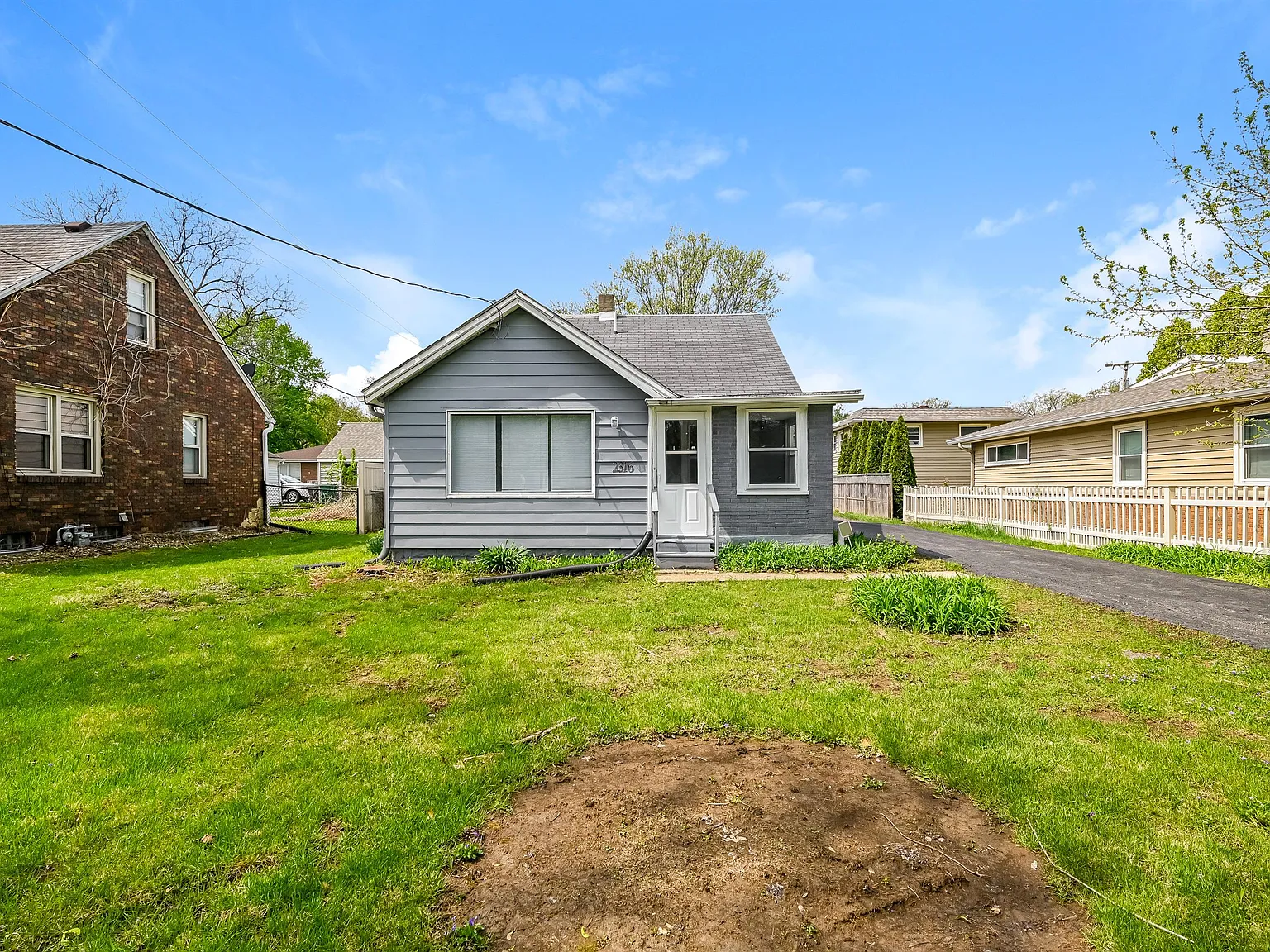 3 bed, 1355 sqft, $1,450 — Photo 1