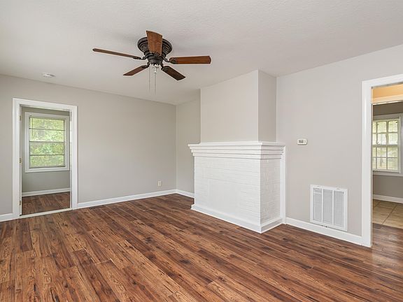 5th image of 2632 Selma Ave