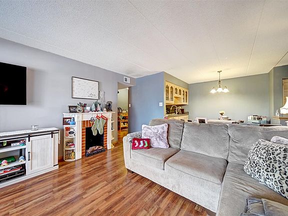 4th image of 5640 W 103rd St APT 201