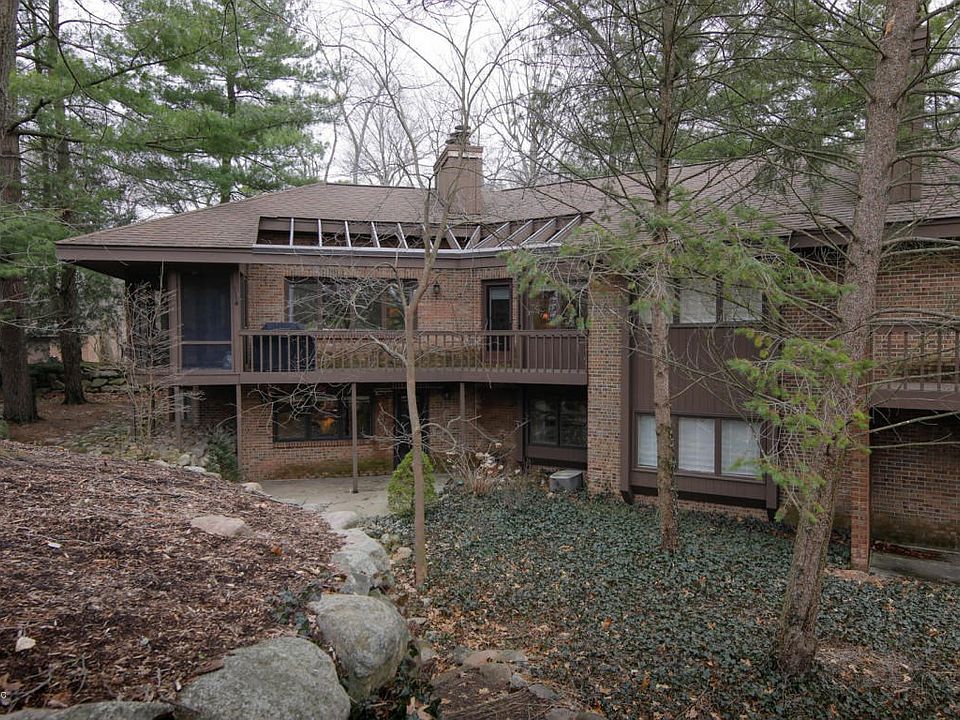 7676 E Saint Andrews Cir, Portage, MI 49024 Zillow
