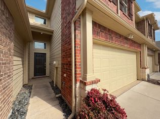 949 Wellington Dr, Lewisville, TX 75067