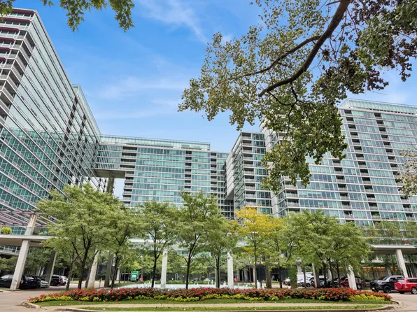 9715 Woods Dr Unit 1710, Skokie, IL 60077