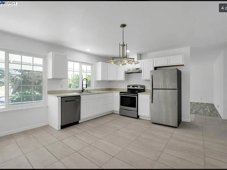 1146 Lewis Ave — Photo 1