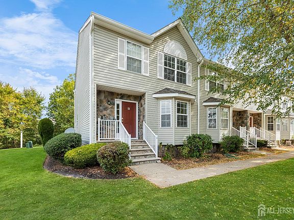 2nd image of 40 Victoria Dr