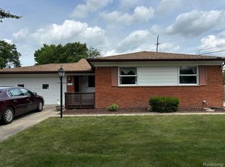 725 Hamlet Rd, Auburn Hills, MI 48326