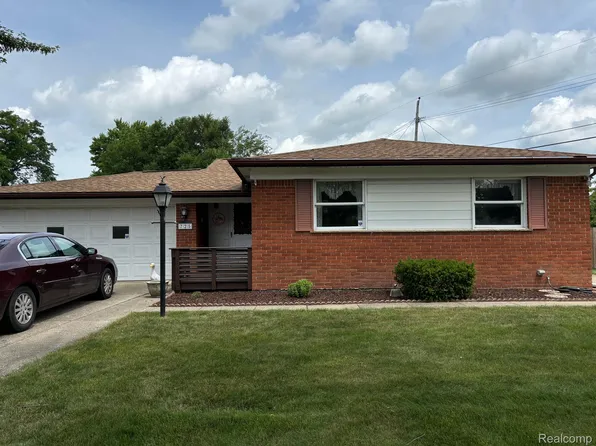 725 Hamlet Rd, Auburn Hills, MI 48326