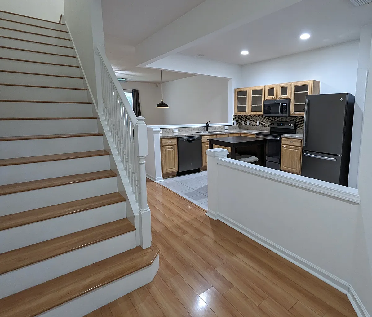 Building Photo - 4930 Pond Ridge Dr