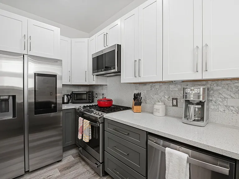 4257 3rd Ave #5 — Photo 8
