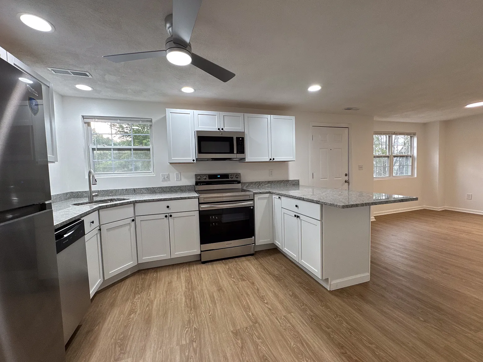 3 bed, 1200 sqft, $2,895 — Photo 4