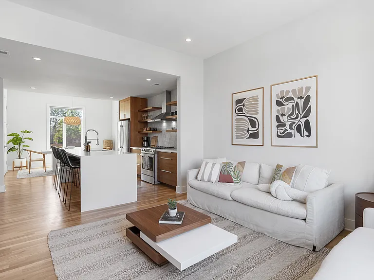 1016 Russell St — Photo 18