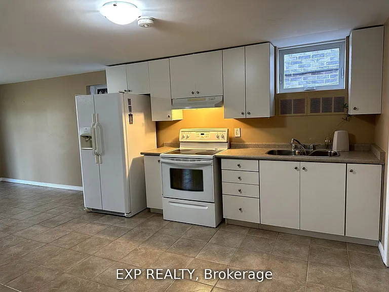 91 Sun King Cres #BASEMENT — Photo 3