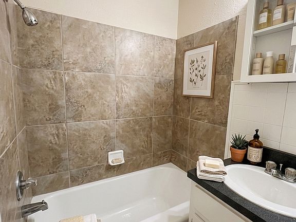 2nd image of 231 W Georgia St