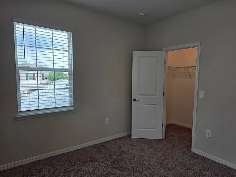 2865 High Pointe St — Photo 35