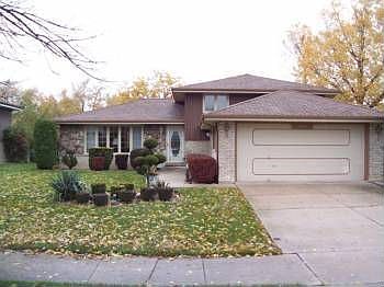 1st image of 1022 E 168th St