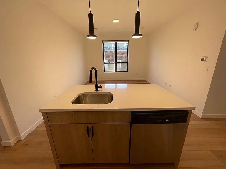 104 Howe St — Photo 83