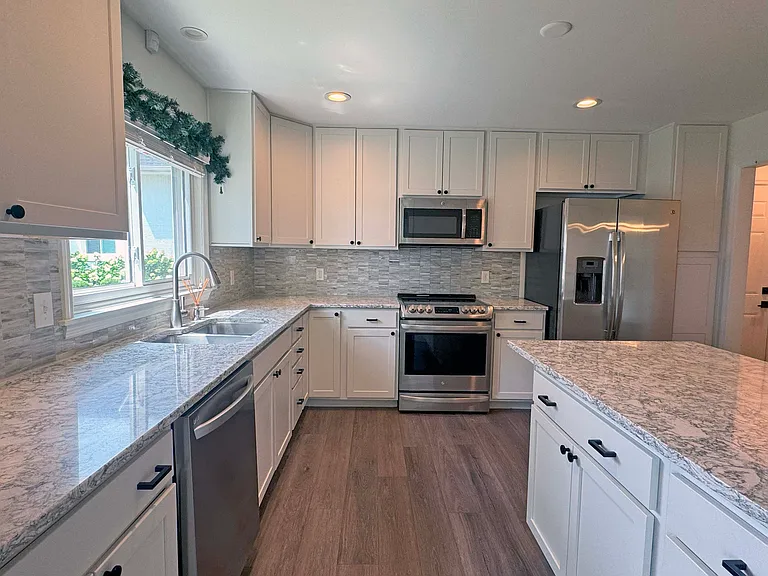 9012 Pacific St — Photo 5