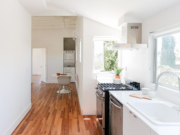 2nd image of 5074 Romaine St #5078-1/2