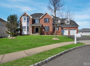 5 Unkel Ct, Sayreville, NJ 08872
