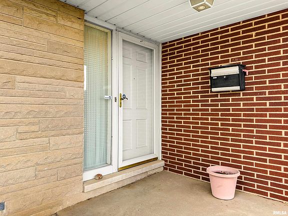 3rd image of 1013 W Beech St