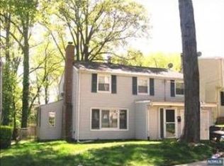 90 Manhattan Ave, Waldwick, NJ 07463