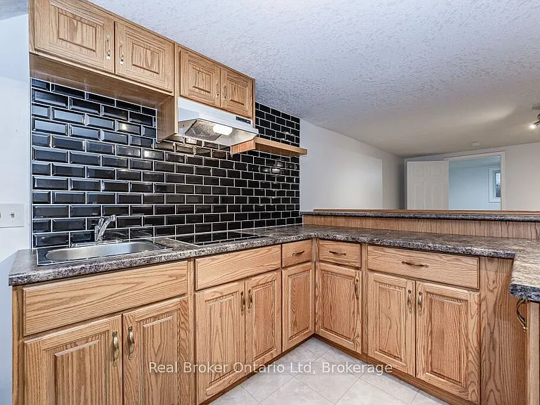 195 Edinburgh Rd S #LOWER — Photo 12