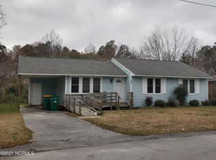 647 W Shore Dr, Swansboro, NC 28584