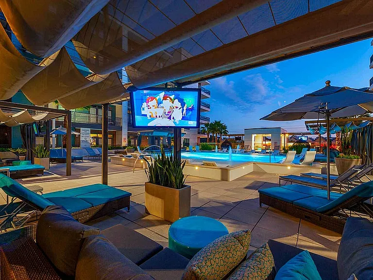 PearlWashington_ext_evening_cabana-1
