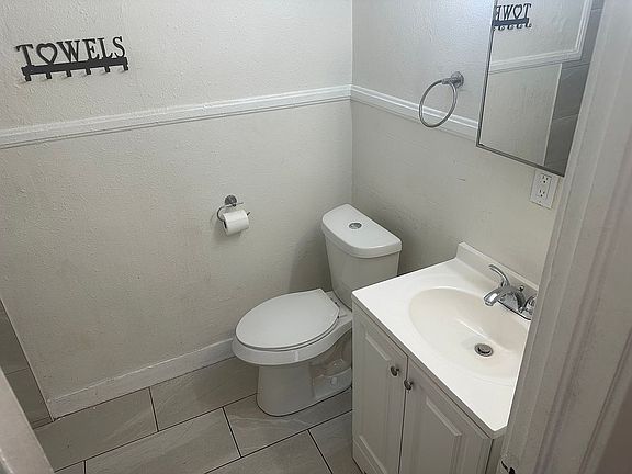 3rd image of 523 28th Ave S