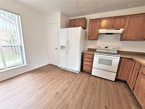 5th image of 1007 Landing Blvd