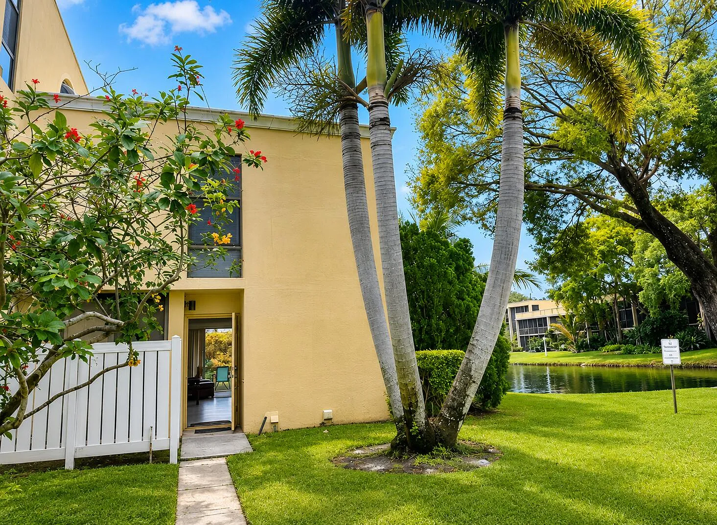 3 bed, 2.5 bath, 1420 sqft, $3,200 — Photo 4