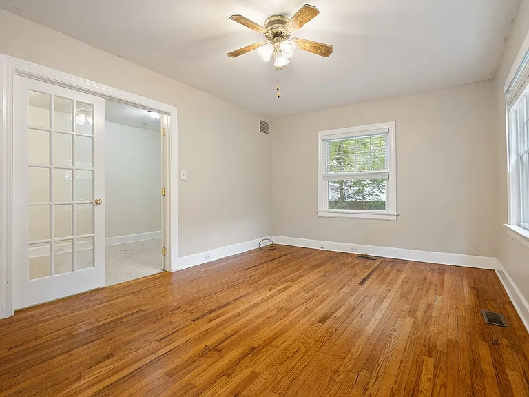713 W Knox St — Photo 5
