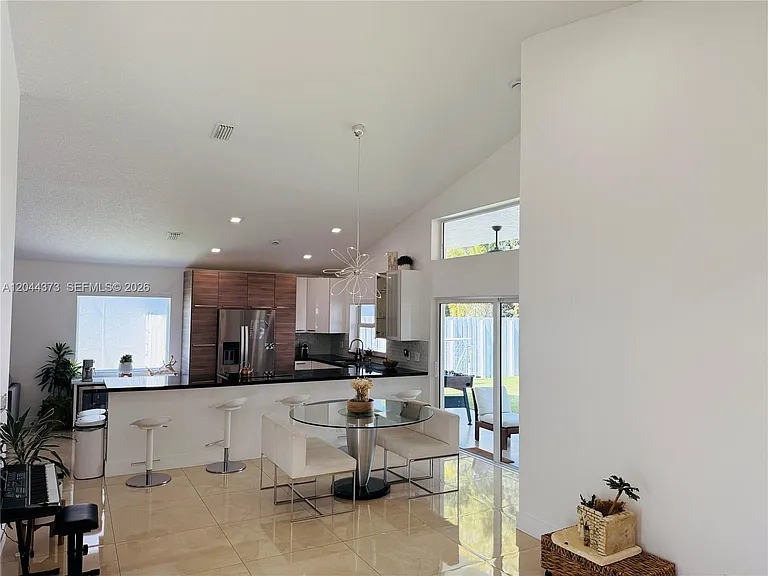 646 Stanton Dr — Photo 8